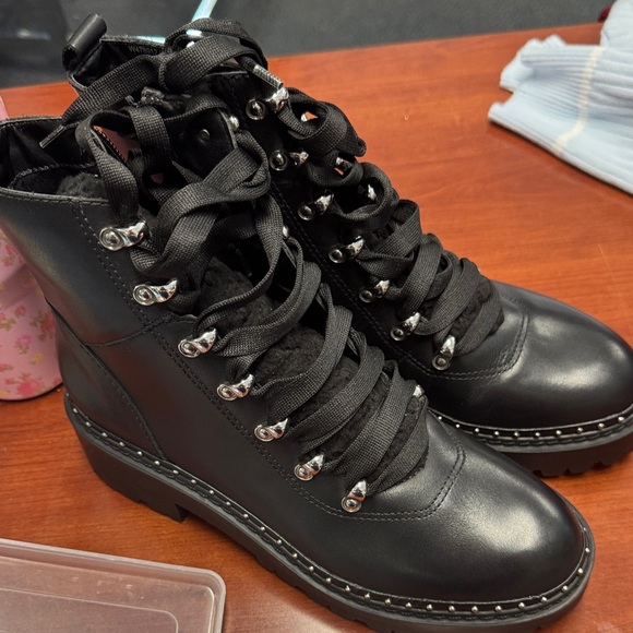 Steve Madden Shoes - Steve Madden lace-up boots 8.5 // 083118